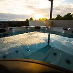 Azzurro - With Private Rooftop Jacuzzi Apartman Zára