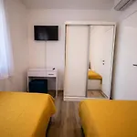 Azzurro - With Private Rooftop Jacuzzi