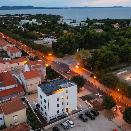 Apartman Azzurro - With Private Rooftop Jacuzzi *