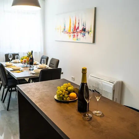 Azzurro - With Private Rooftop Jacuzzi Appartamento Zara