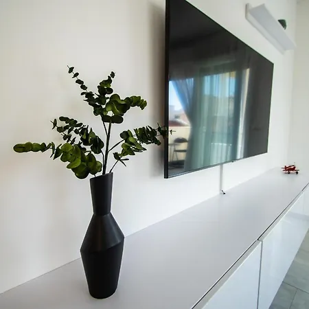 Azzurro - With Private Rooftop Jacuzzi 자다르