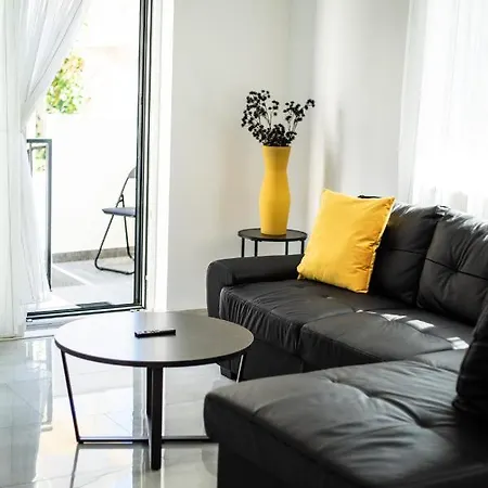 Azzurro - With Private Rooftop Jacuzzi