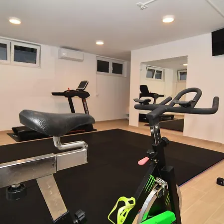 Azzurro - With Private Rooftop Jacuzzi * 자다르