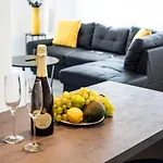 Daire Azzurro - With Private Rooftop Jacuzzi *