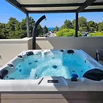 Daire Azzurro - With Private Rooftop Jacuzzi Zadar