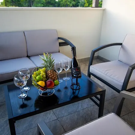 Azzurro - With Private Rooftop Jacuzzi * Zadar