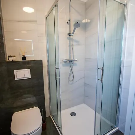 Azzurro - With Private Rooftop Jacuzzi Zadar