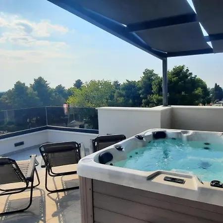Apartment Azzurro - With Private Rooftop Jacuzzi