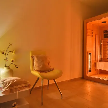 Azzurro - With Private Rooftop Jacuzzi Апартаменты *