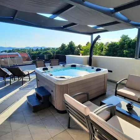 Apartment Azzurro - With Private Rooftop Jacuzzi Zadar