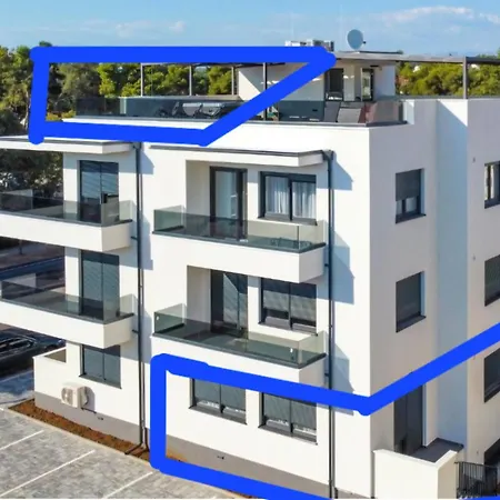 Apartment Azzurro - With Private Rooftop Jacuzzi Zadar
