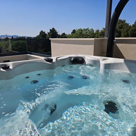 Azzurro - With Private Rooftop Jacuzzi Апартаменты Задар
