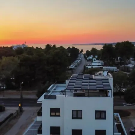 Azzurro - With Private Rooftop Jacuzzi * Zadar