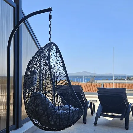 Azzurro - With Private Rooftop Jacuzzi Апартаменты Задар