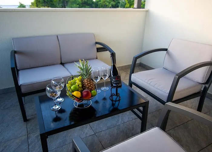 Azzurro - With Private Rooftop Jacuzzi * Задар