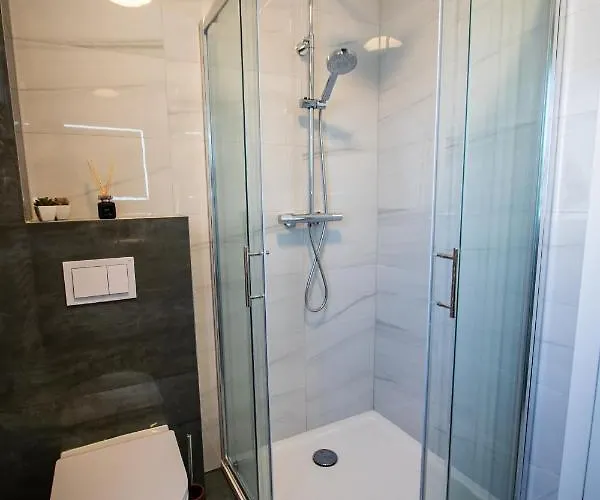 Azzurro - With Private Rooftop Jacuzzi Задар