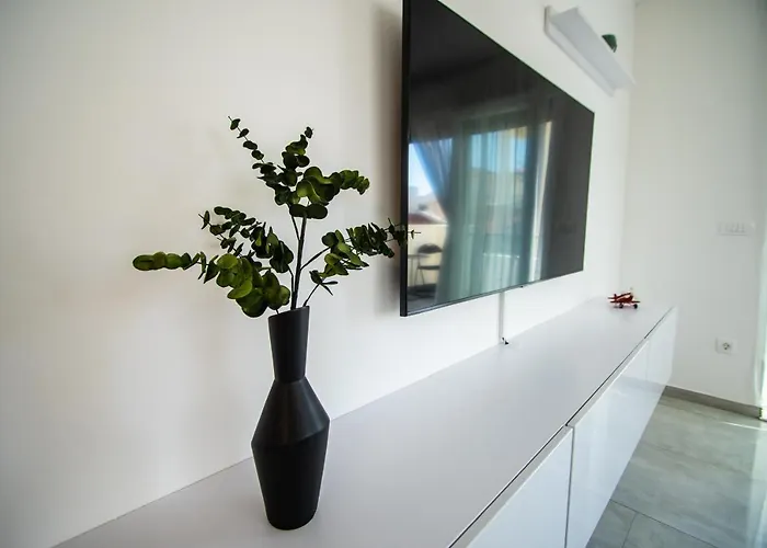 Azzurro - With Private Rooftop Jacuzzi Задар