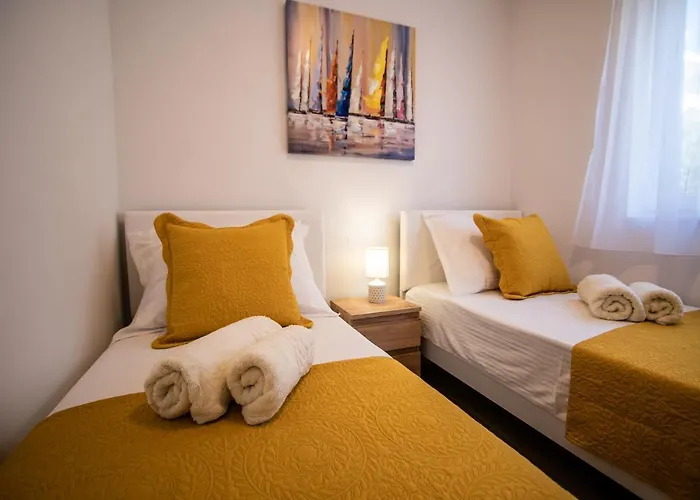 Azzurro - With Private Rooftop Jacuzzi Zadar