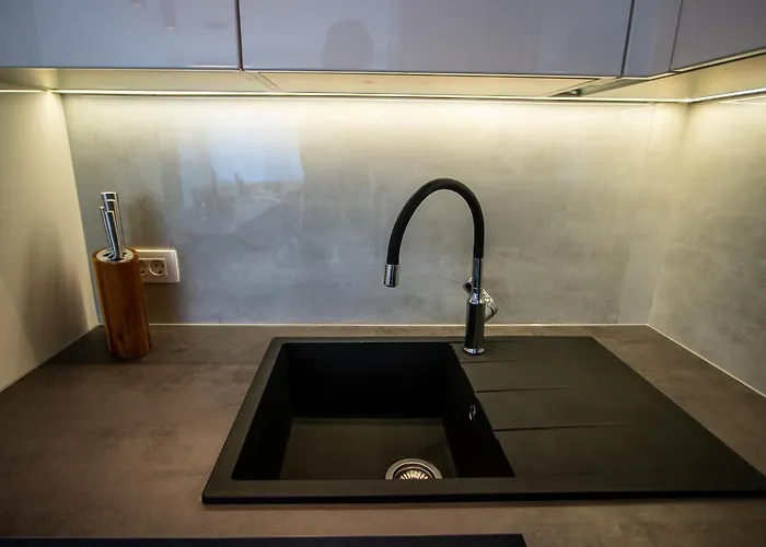 דירה Azzurro - With Private Rooftop Jacuzzi זאדאר