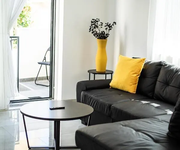 Azzurro - With Private Rooftop Jacuzzi