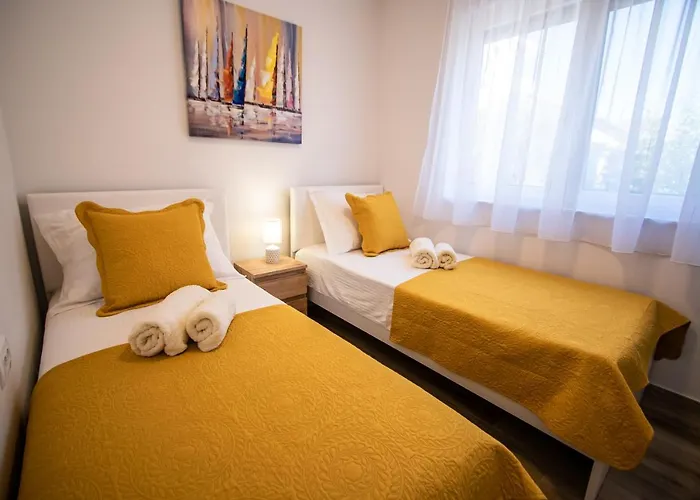 Апартаменты Azzurro - With Private Rooftop Jacuzzi Задар