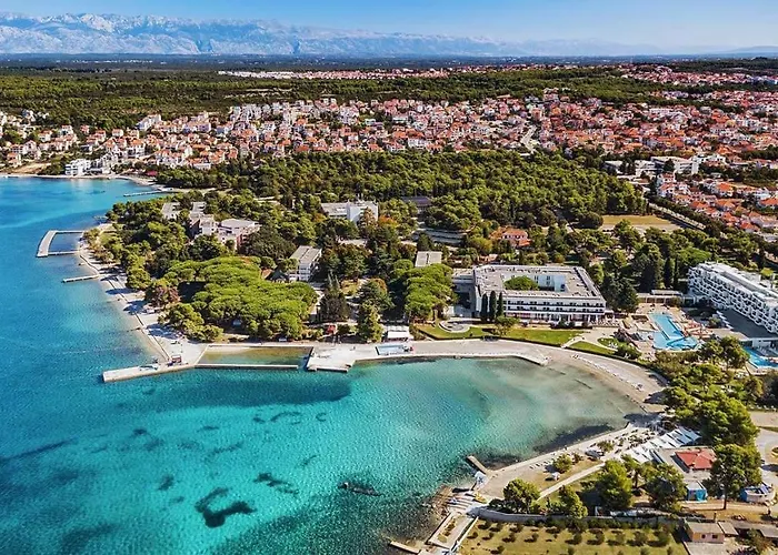 Azzurro - With Private Rooftop Jacuzzi דירה זאדאר