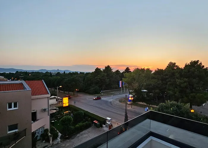 Апартаменты Azzurro - With Private Rooftop Jacuzzi Задар