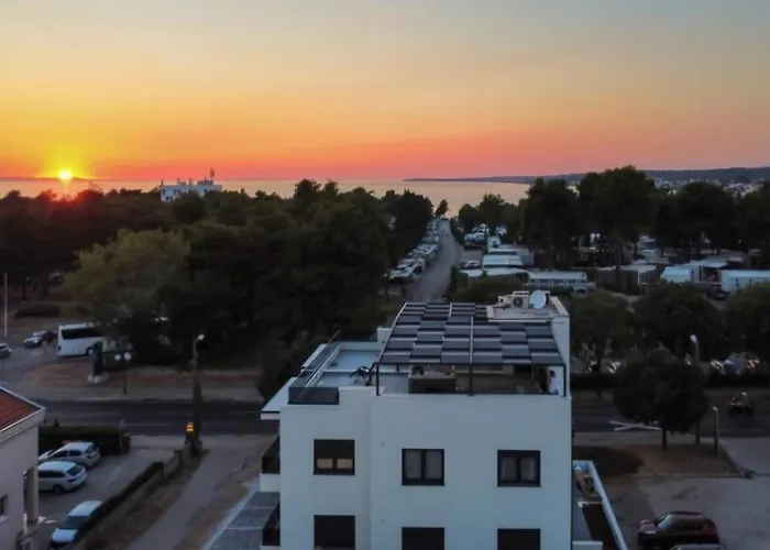 Azzurro - With Private Rooftop Jacuzzi * Задар