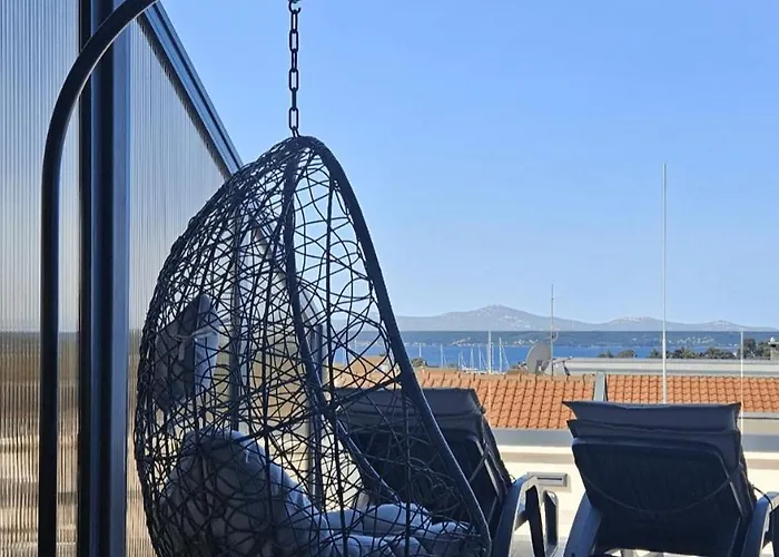 Azzurro - With Private Rooftop Jacuzzi Апартаменты Задар